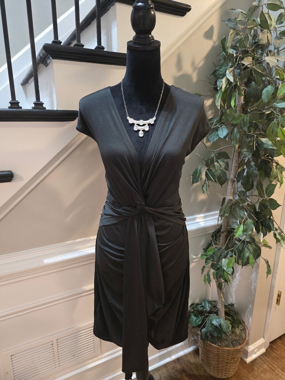 Mini Dress Women's Size 1XL Black Ruched Knot Front V-Neck Stretch Cap Sleeves
